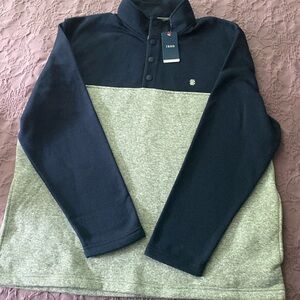 New with tags Izod fleece very soft with pockets.